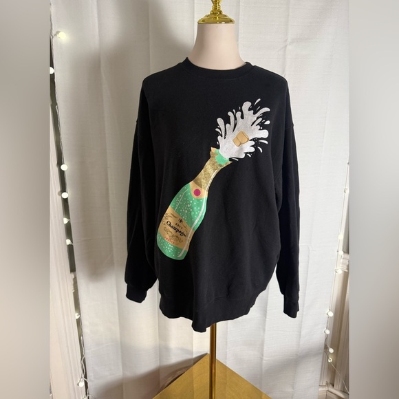 Goodie Two Sleeves Champagne Bottle Sweatshirt Black Pullover Crewneck Medium - Picture 6 of 6